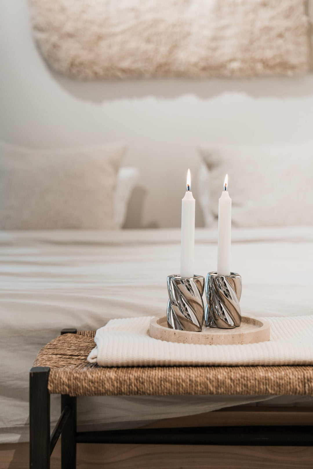 Kerzenhalter aus Steingut in silberner Chromoptik, 2er Set