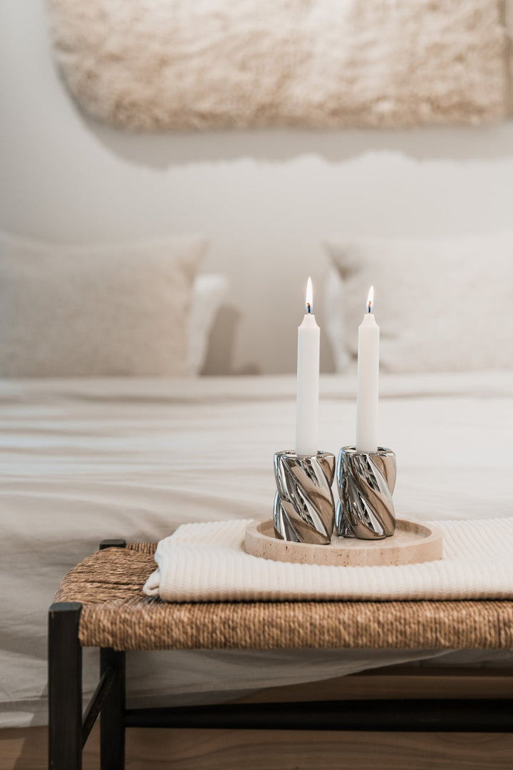 Kerzenhalter aus Steingut in silberner Chromoptik, 2er Set