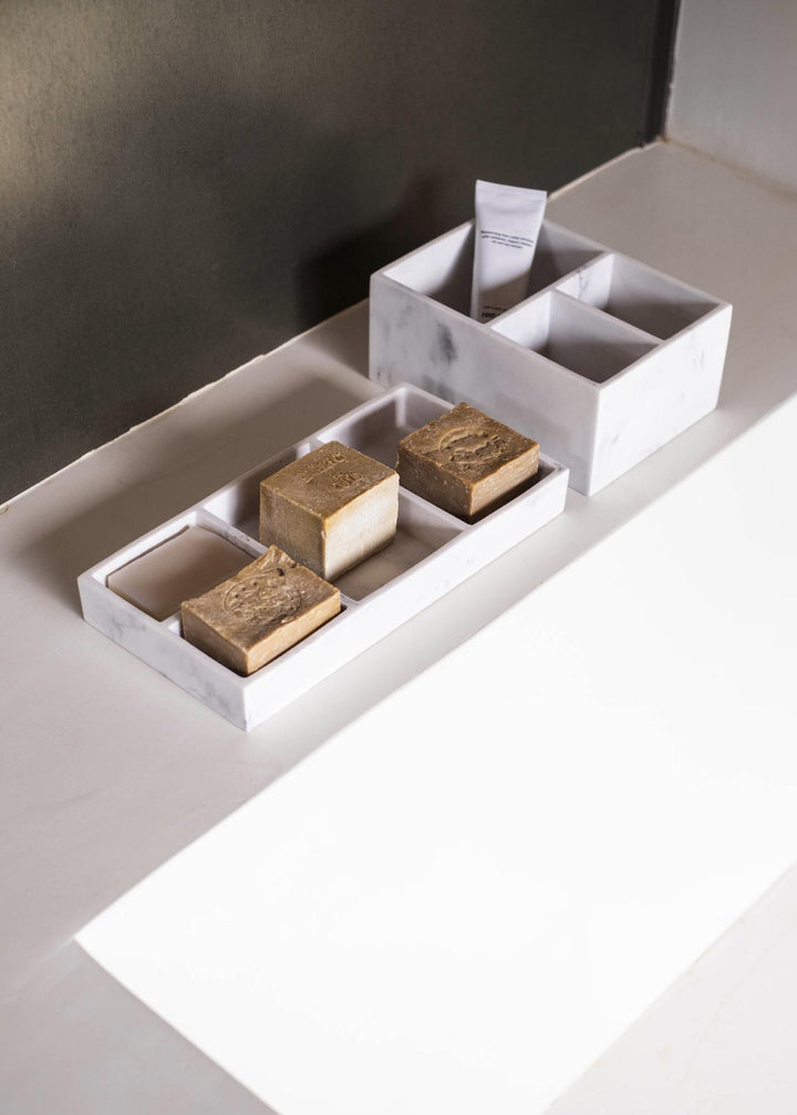 Bad-Organizer aus Polyresin in Marmoroptik