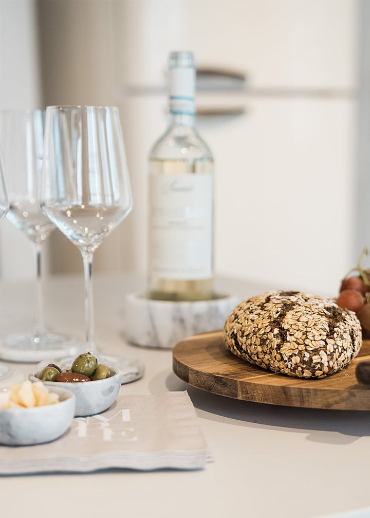 Flaschenuntersetzer mit Umrandung aus Marmor