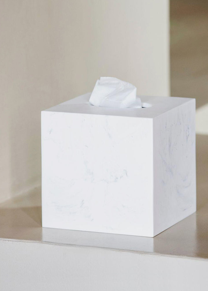 Quadratische Kosmetiktuchbox aus Polyresin in Marmoroptik