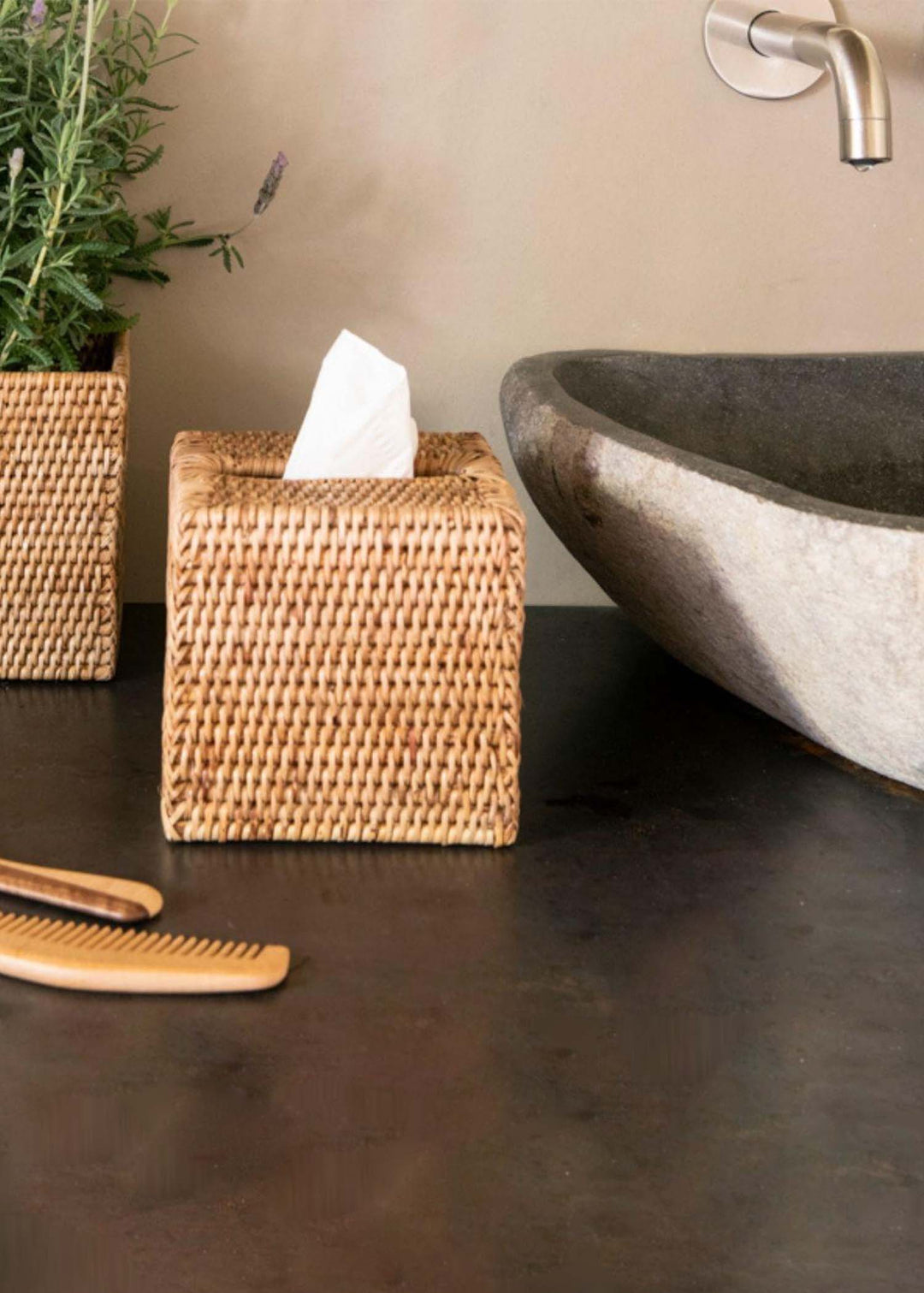 Quadratische Kosmetiktuchbox aus Rattan, handgefertigt